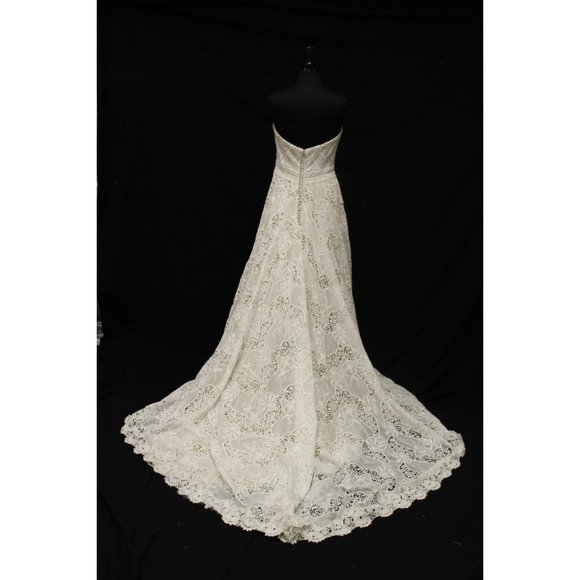 Lillian West 66115 Sample Wedding Gown Size 14 - Picture 11 of 11